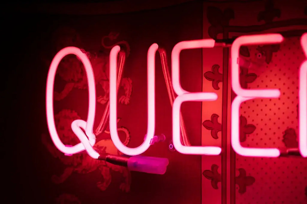 Queen In Residence (Medium) - Original by artist Mark Illuminati - Wyecliffe Galleries