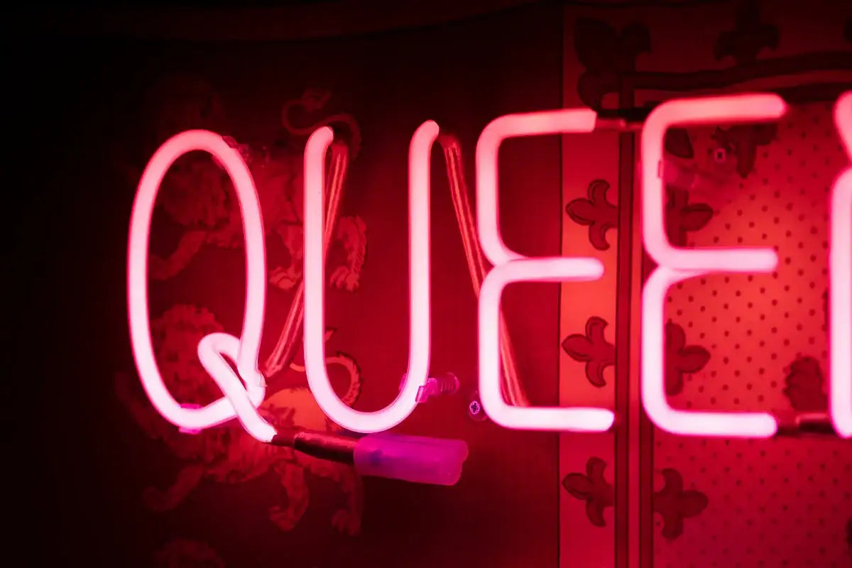 Queen In Residence (Medium) - Original by artist Mark Illuminati - Wyecliffe Galleries