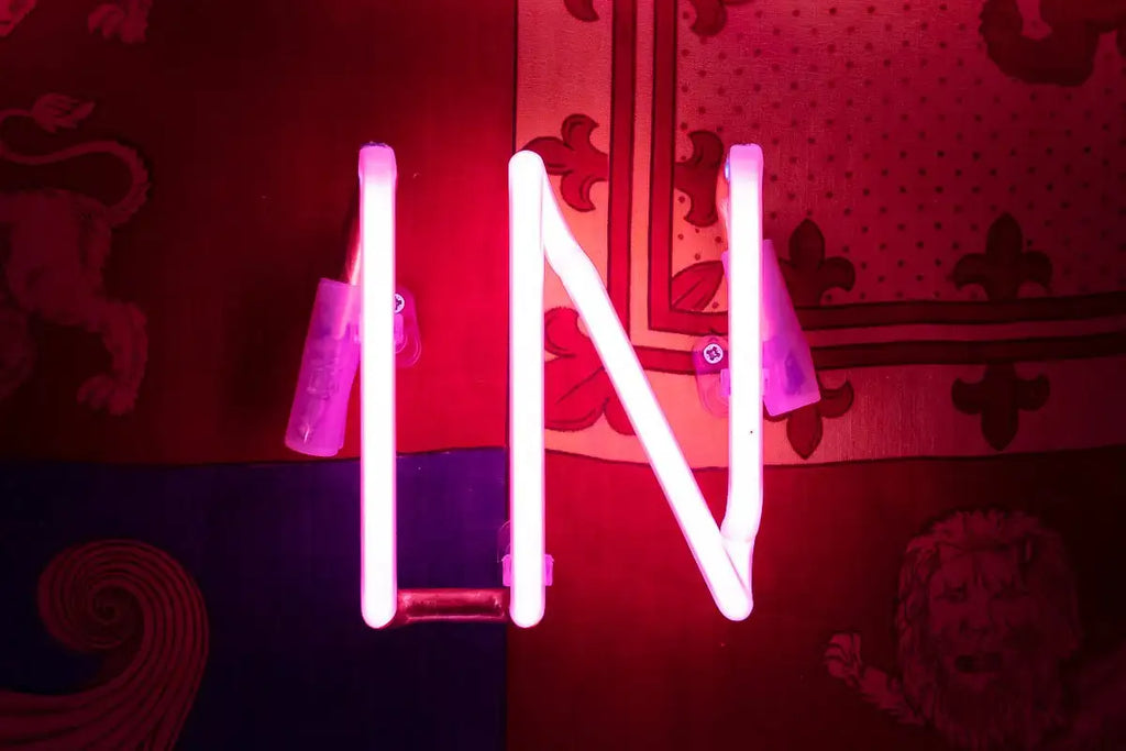 Queen In Residence (Medium) - Original by artist Mark Illuminati - Wyecliffe Galleries