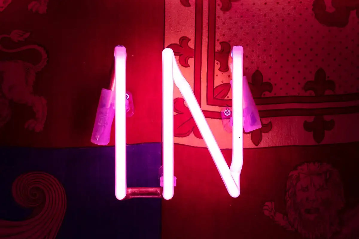 Queen In Residence (Medium) - Original by artist Mark Illuminati - Wyecliffe Galleries