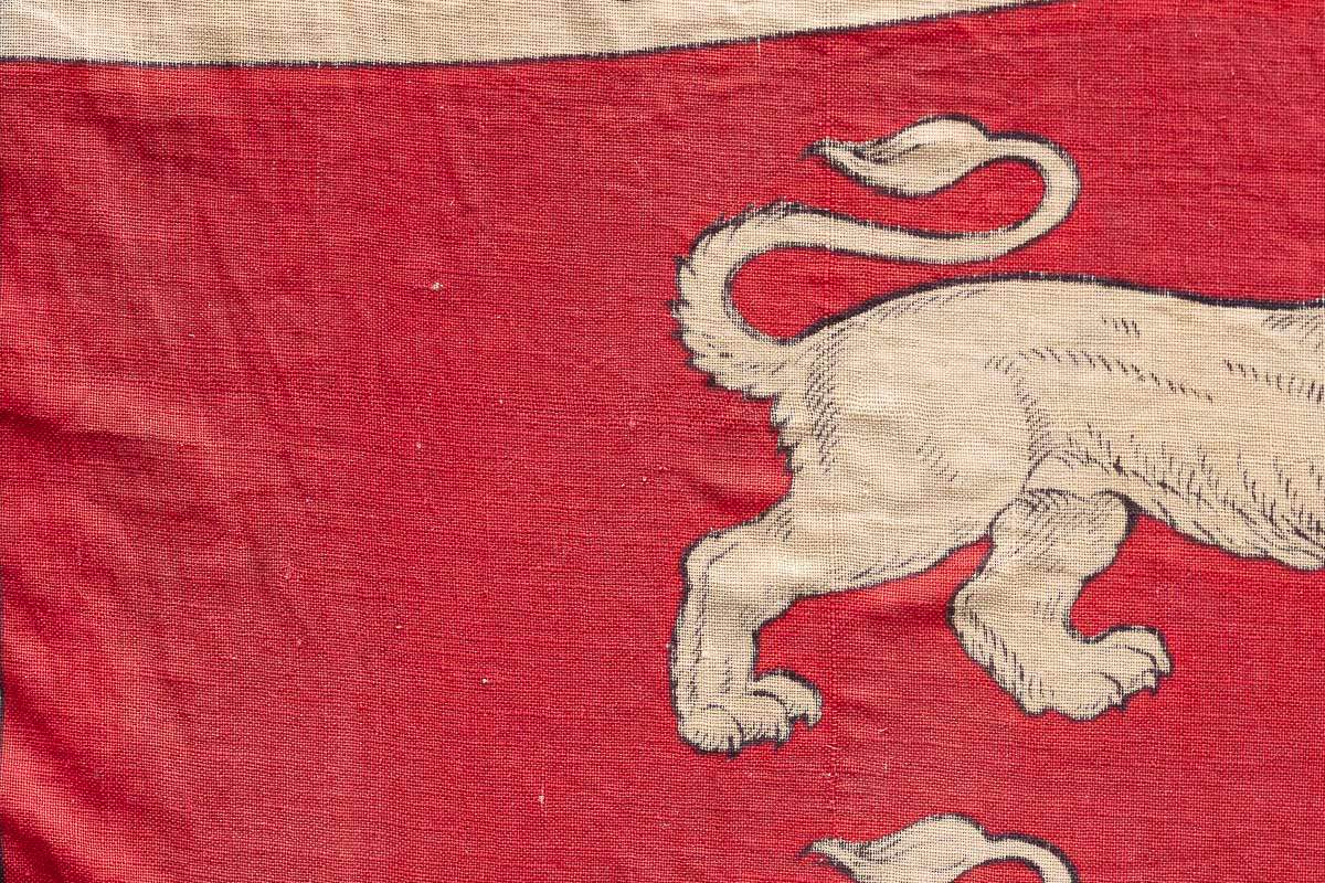 Queen In Residence (Small) - Original - SOLD by artist Mark Illuminati - Wyecliffe Galleries