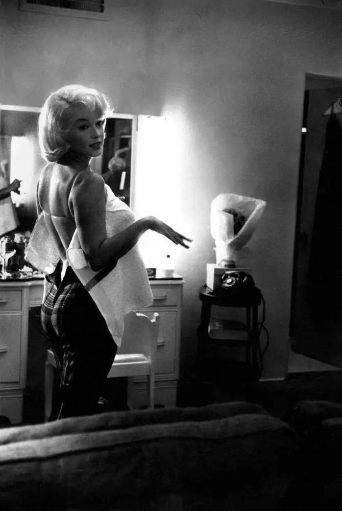 Getting Ready - Los Angeles, 1960 - SOLD OUT by artist Eve Arnold - Wyecliffe Galleries
