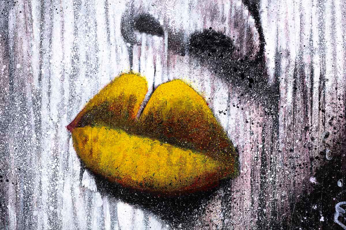 Kiss of Gold - Original - SOLD by artist Gary McNamara - Wyecliffe Galleries