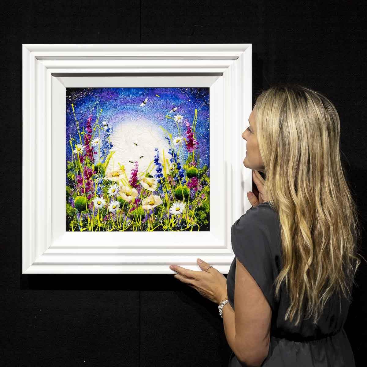 Bee's and Daisies - Original - SOLD by artist Rozanne Bell - Wyecliffe Galleries