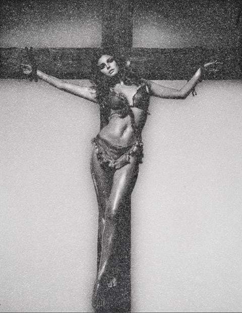 Raquel Welch - One Million Years B.C - Edition - SOLD OUT by artist Simon Claridge - Wyecliffe Galleries